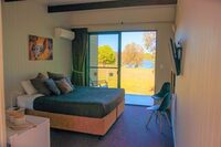 Brisbane Getaway – Relax at Brisbane North B&B and Winery